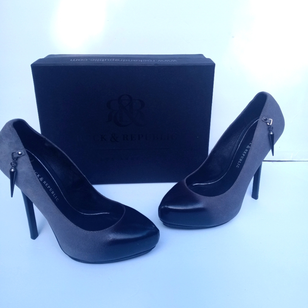 ROCK & REPUBLIC Grey Suede Celina Punk Stiletto Heels Pumps Womens Shoes 8 Gray